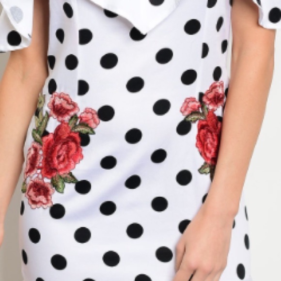White coldshoulder w/Black polka dots & rose patch - Picture 4 of 7